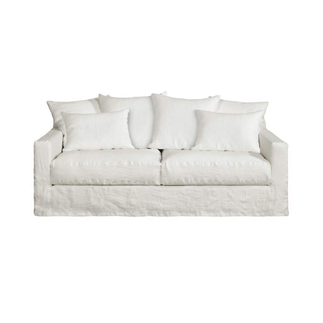 Canapé blanc Homesprit Biscarrosse avec quatre grands coussins de dossier et deux petits coussins latéraux, déhoussables pour faciliter le nettoyage, photographié sur un fond blanc. Canape Paris by Atelier Bis