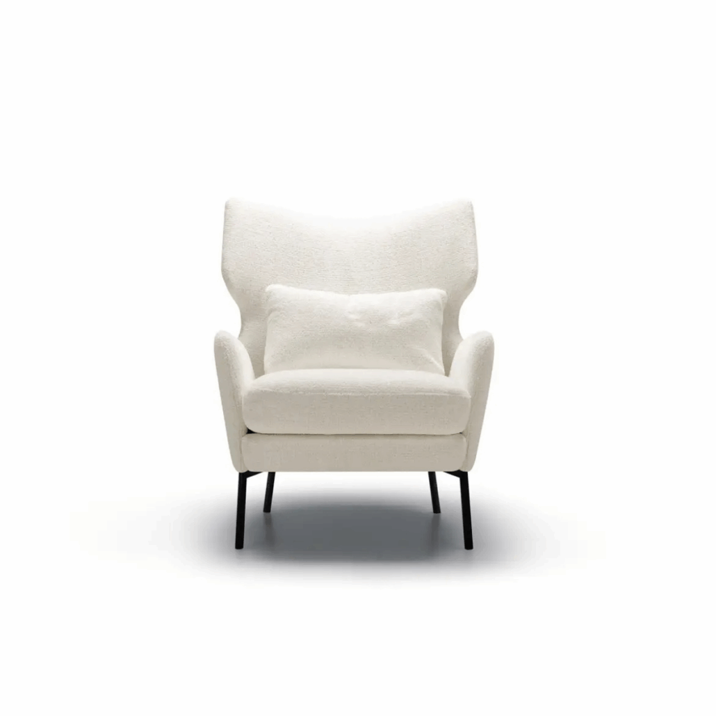 Fauteuil moderne blanc avec un coussin assorti, doté de pieds noirs, isolé sur fond blanc. Canape Paris by Atelier Bis