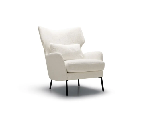 Fauteuil moderne blanc avec un dossier haut, un coussin et des pieds noirs, isolé sur un fond blanc. Canape Paris by Atelier Bis