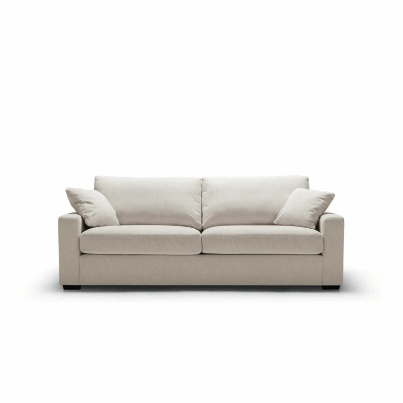 Canapé beige à deux places avec deux coussins d'assise et deux coussins de dossier, isolé sur fond blanc. Canape Paris by Atelier Bis