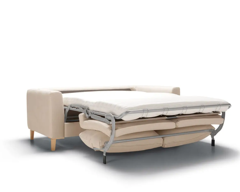 Canapé-lit beige déplié, montrant le matelas et le cadre déployés pour le sommeil. Canape Paris by Atelier Bis