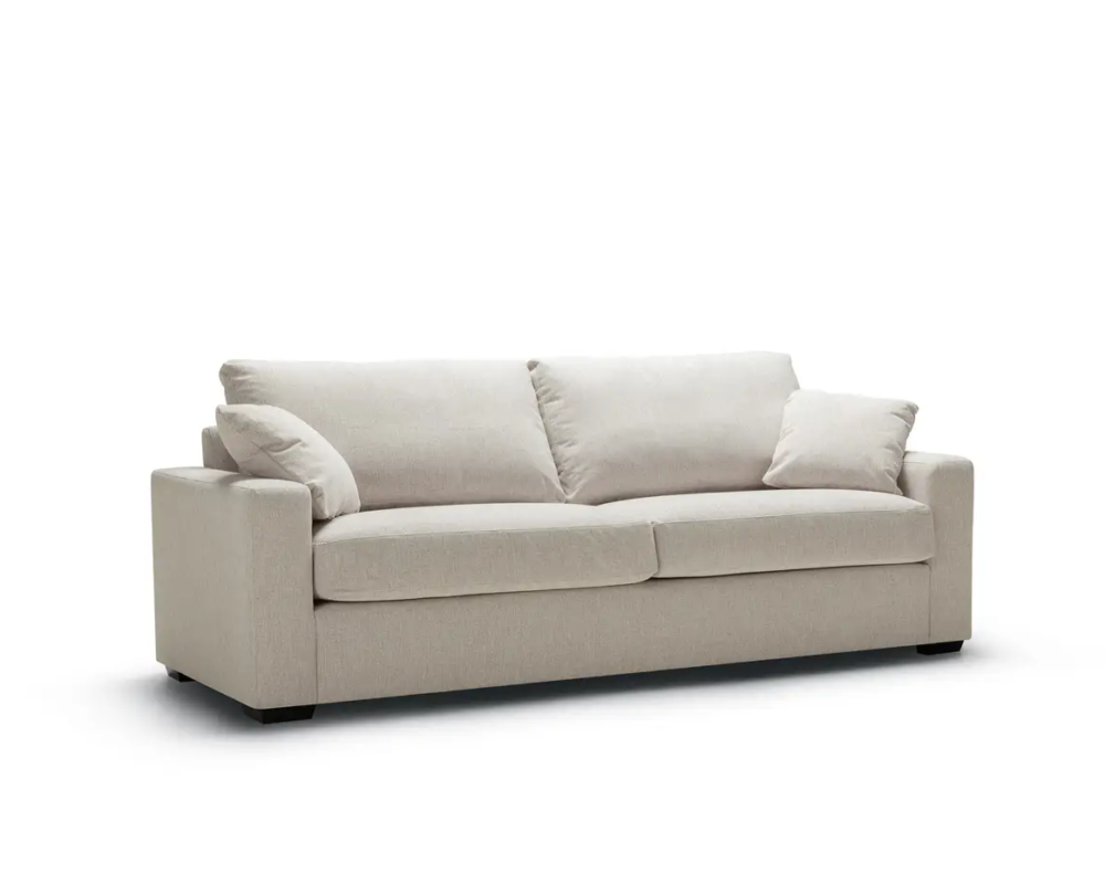 Canapé moderne trois places beige clair avec deux coussins assortis sur fond blanc. Canape Paris by Atelier Bis
