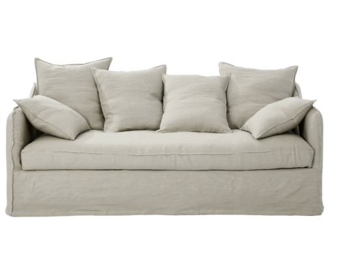 Canapé en tissu beige avec cinq coussins assortis, vu de face sur fond blanc. Canape Paris by Atelier Bis