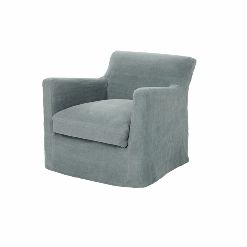 Fauteuil rembourré bleu clair avec une assise et un dossier matelassés, au design simple et moderne. Canape Paris by Atelier Bis