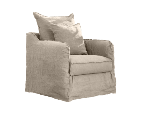 Fauteuil beige déhoussable avec deux grands coussins assortis, vu de biais sur fond blanc. Canape Paris by Atelier Bis