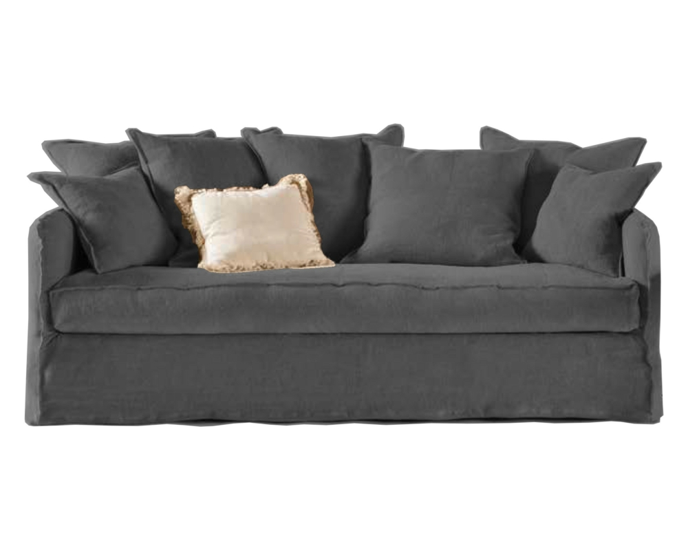 Un canapé gris foncé avec plusieurs coussins assortis et un coussin beige contrasté. Canape Paris by Atelier Bis