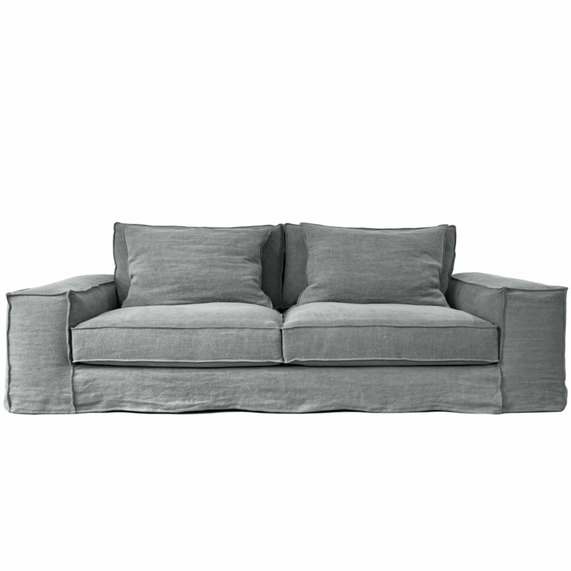 Canapé gris à deux places avec de grands coussins et de larges accoudoirs, isolé sur fond blanc. Canape Paris by Atelier Bis
