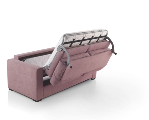 Canapé convertible rose Homesprit Bidart en cours de dépliage sur fond blanc. Canape Paris by Atelier Bis